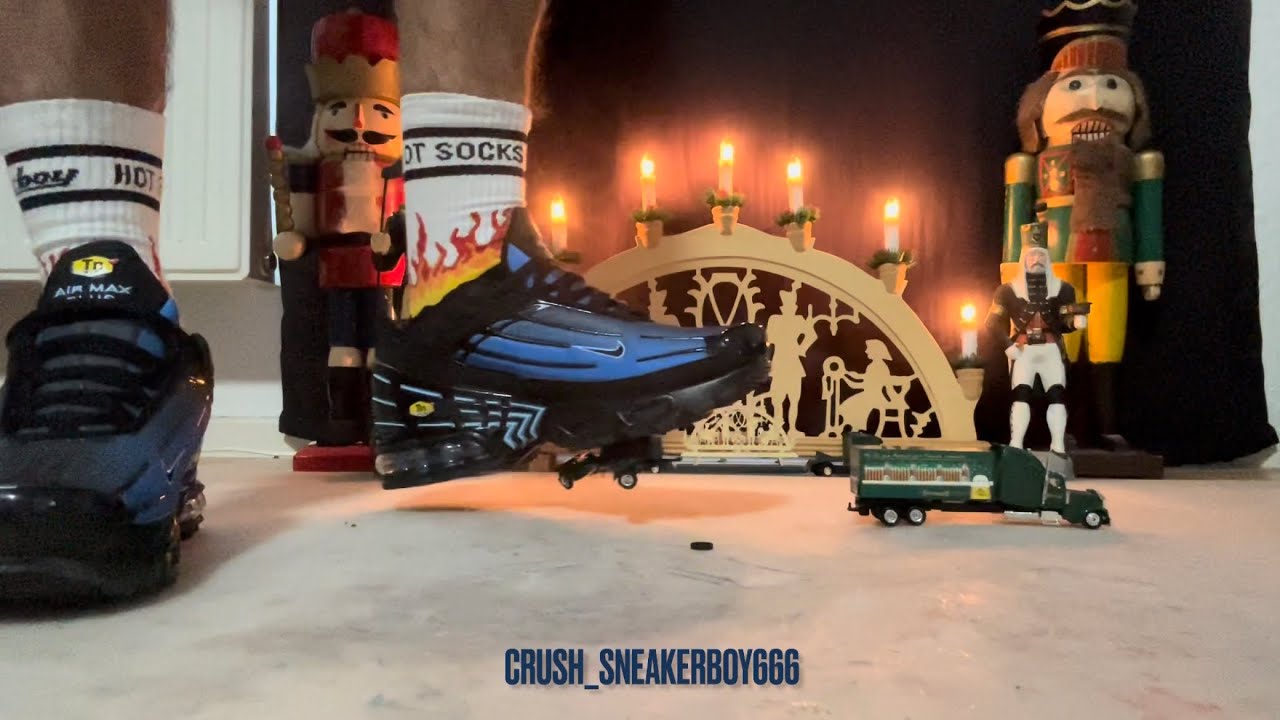 Nike TN3 crush model truck (Model Christmas truck crush advent calendar 12/12