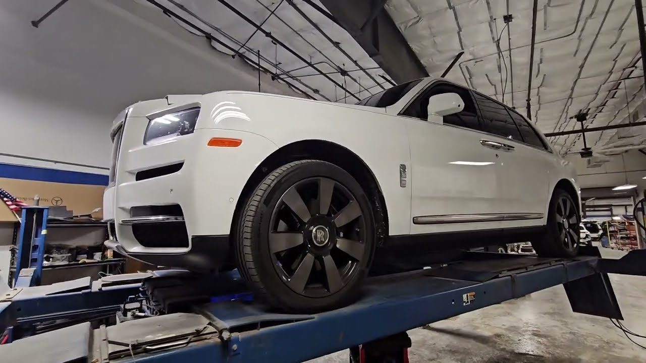 2021 Rolls-Royce Cullinan Maintenance (Engine oil, oil filter and engine air filters)