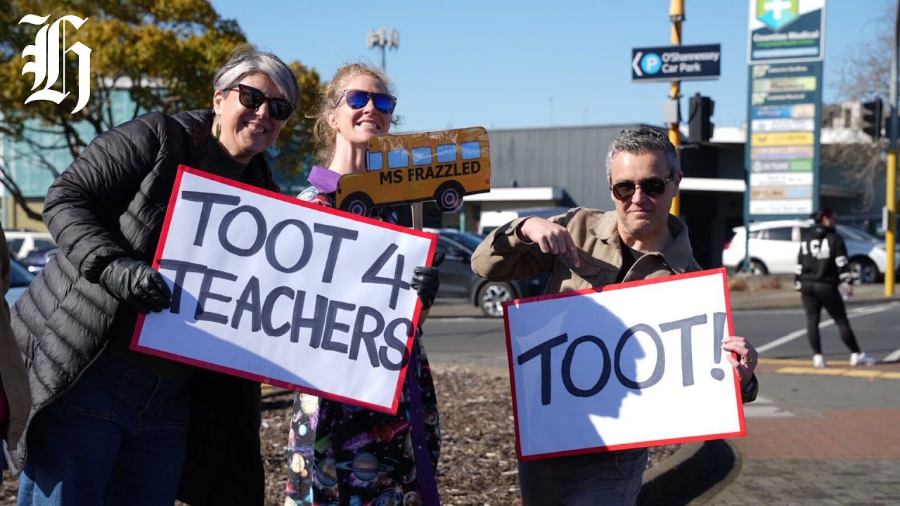 Secondary teachers strike across Auckland