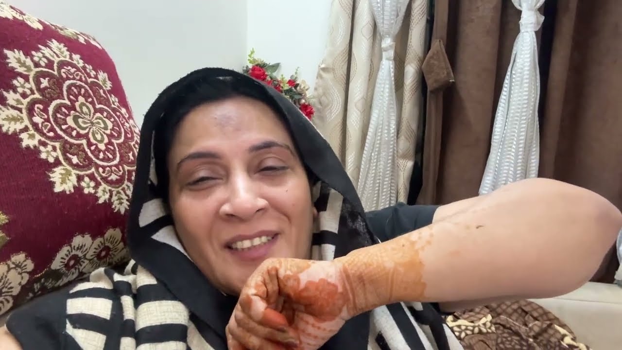 Aaj mei gayi gulnar ke yaha | haifa ne banayi yakni pulao | mene lagayi mehndi noorain se | 