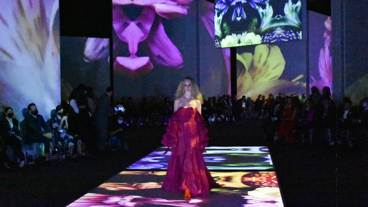 CARLOS PINEDA RUNWAY - Dubai Fashion Mexico | Projection Mapping Art by Rames Xelhuantzi