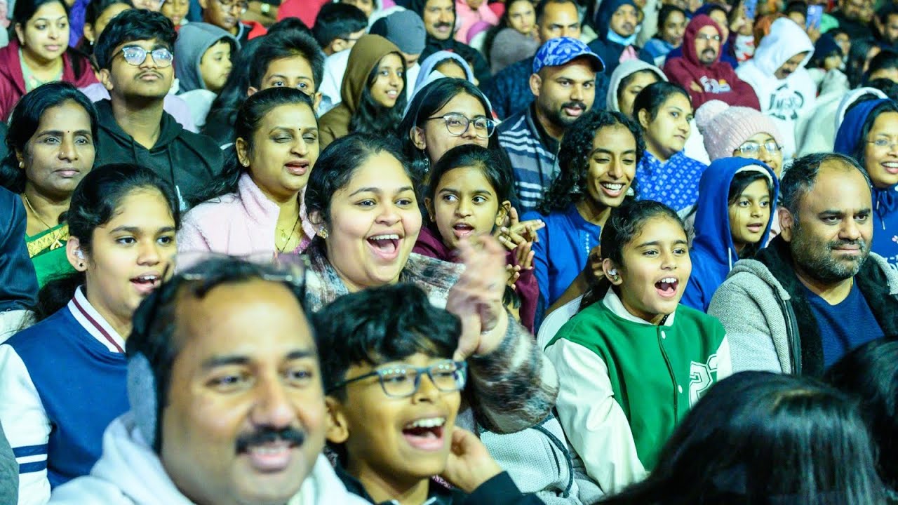 കാണികൾക്ക് വിരുന്നു ഒരുക്കി സ്റ്റീഫൻ ദേവസിയും പ്രാഞ്ചിയേട്ടനും 