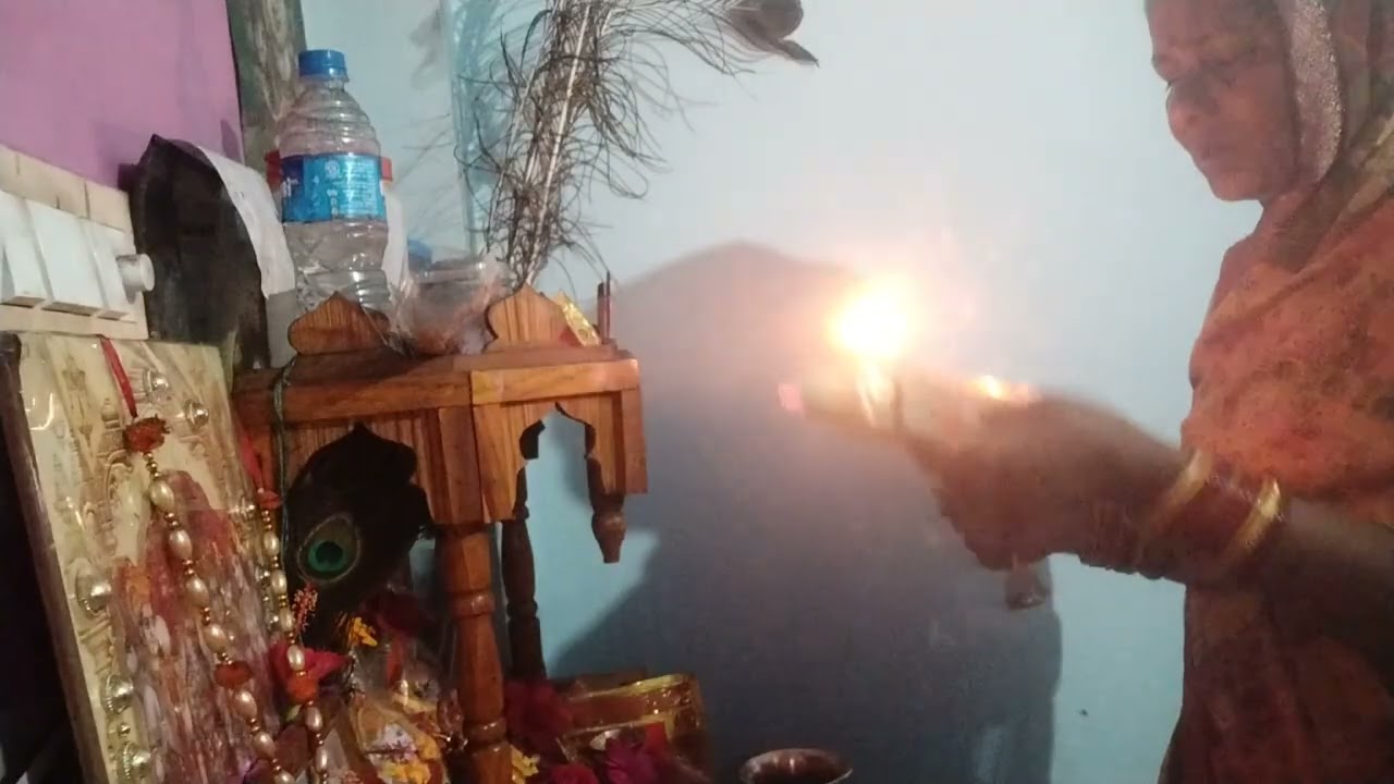 सुबह की पूजा हो चुकी है