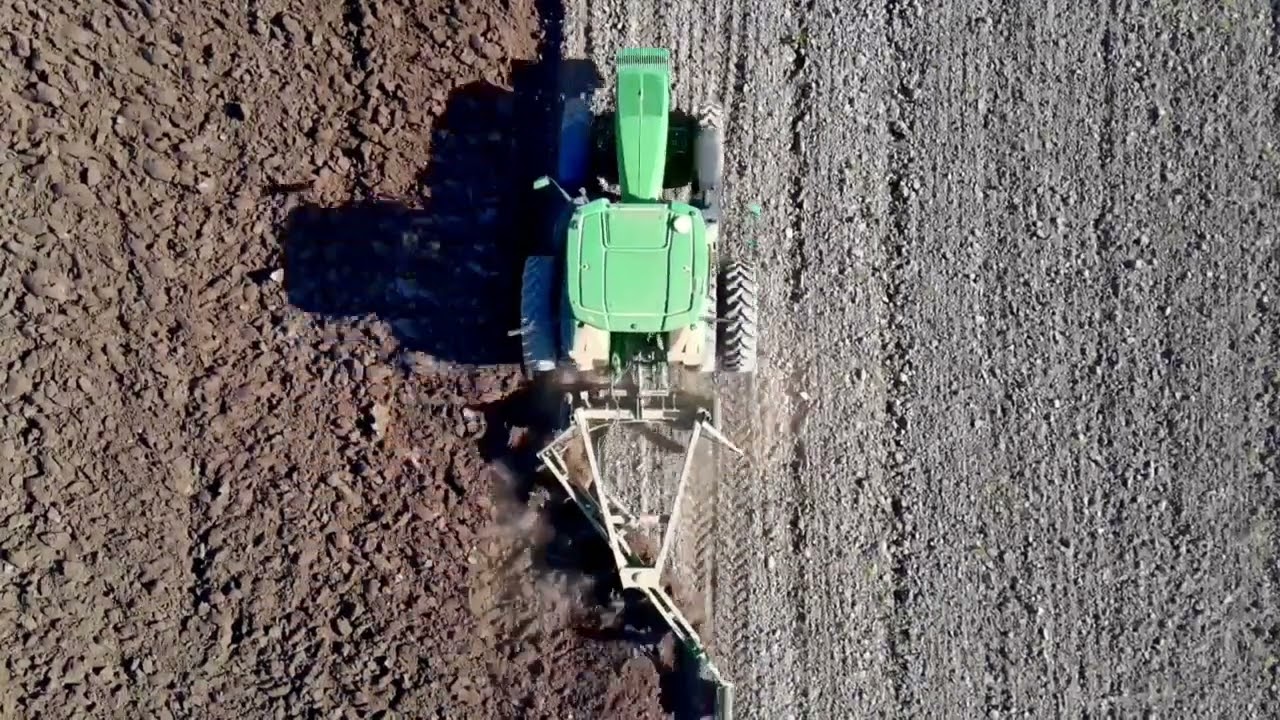 Plowing with John Deere 7R 210 and red disk breaks