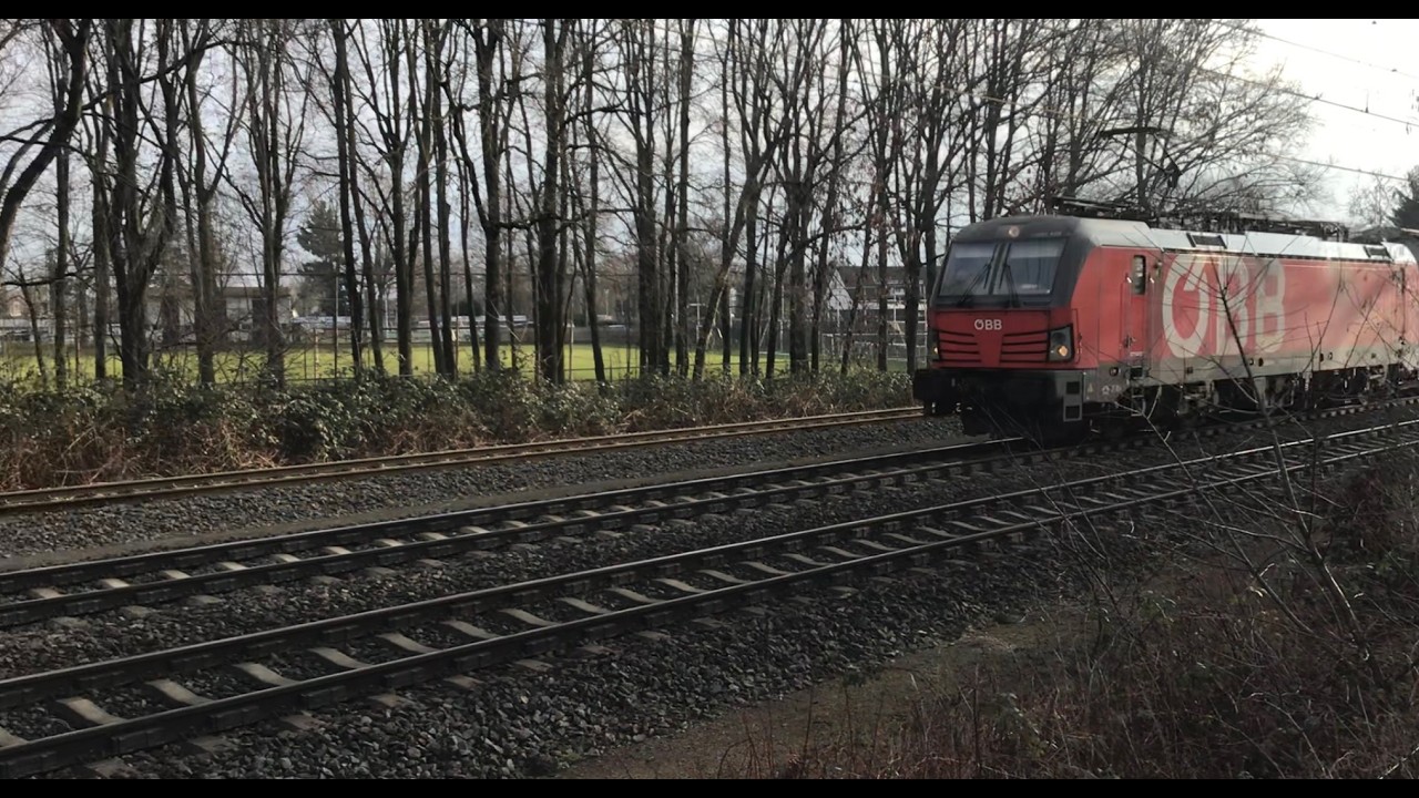 😂😂😂😂Funny ! A real modeltrain in scale 1:1 ! Vectron locomotive ÖBB Cargo with 2 Boxcars Linzshuttle