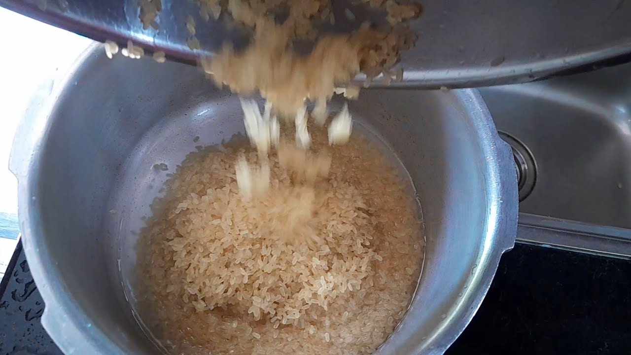 വീട്ടമ്മമാർക് പലർക്കും അറിയില്ല ഇങ്ങനെ വച്ചാൽ മതിയെന്ന് 5മിനിറ്റിൽ  പൂ പോലുള്ള ചോറ് ഉണ്ടാകാം