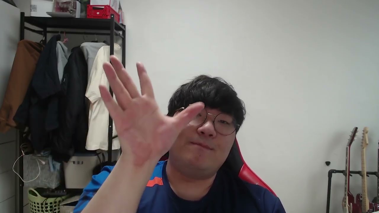 Pine Teaches How to Grip Your Mouse for Best Aim | PROS.GG