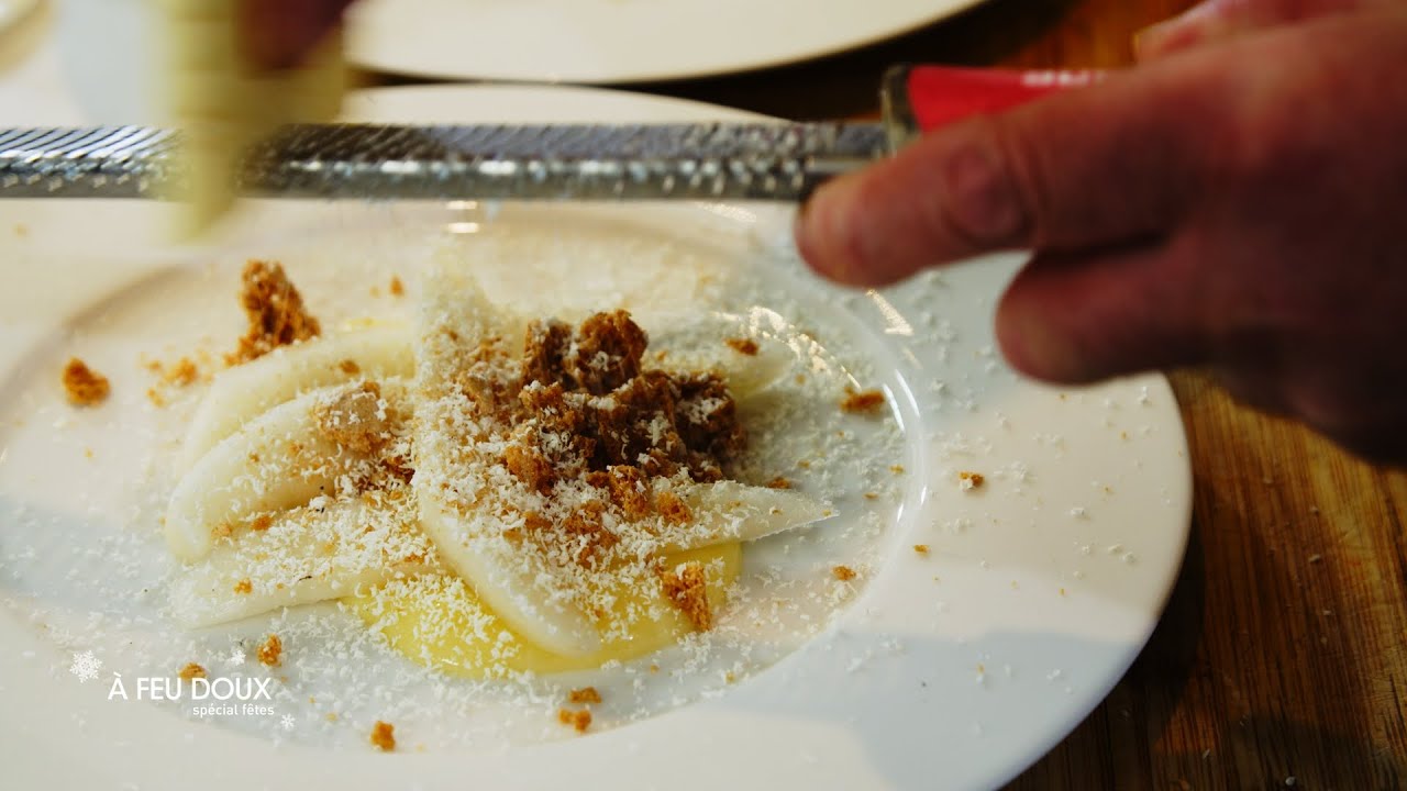 Poire, crémeux bergamote, biscuits Amaretti et chocolat blanc