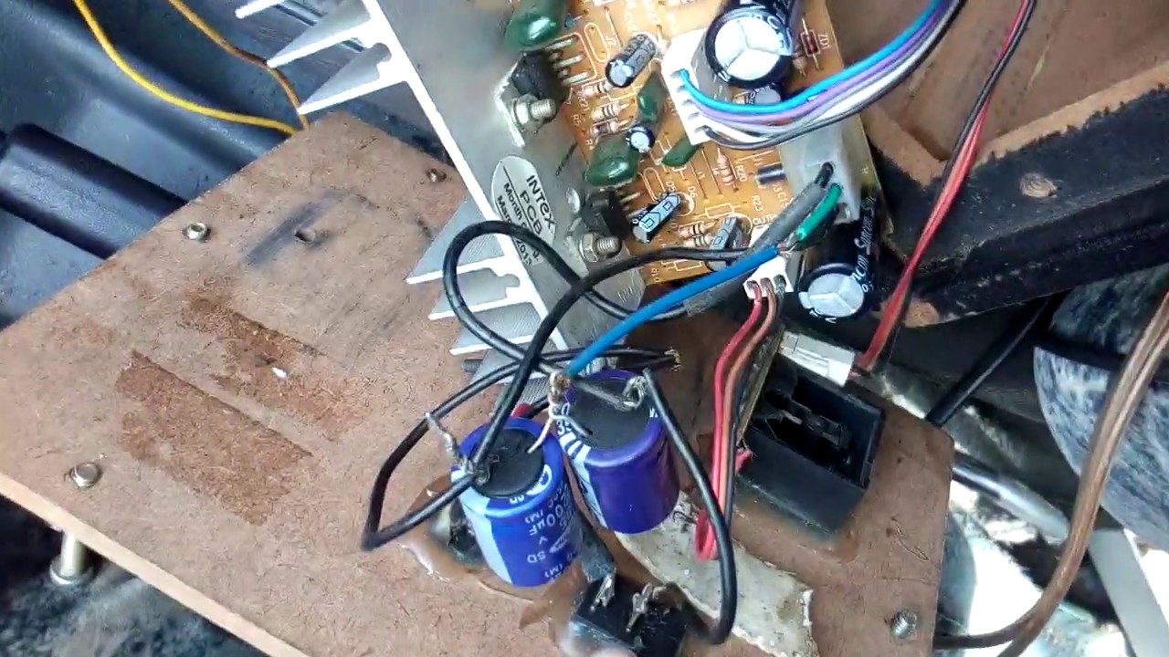 12v battery se cahlega home theator #2.1 home theater .run on .. #12v battery # maruti 800