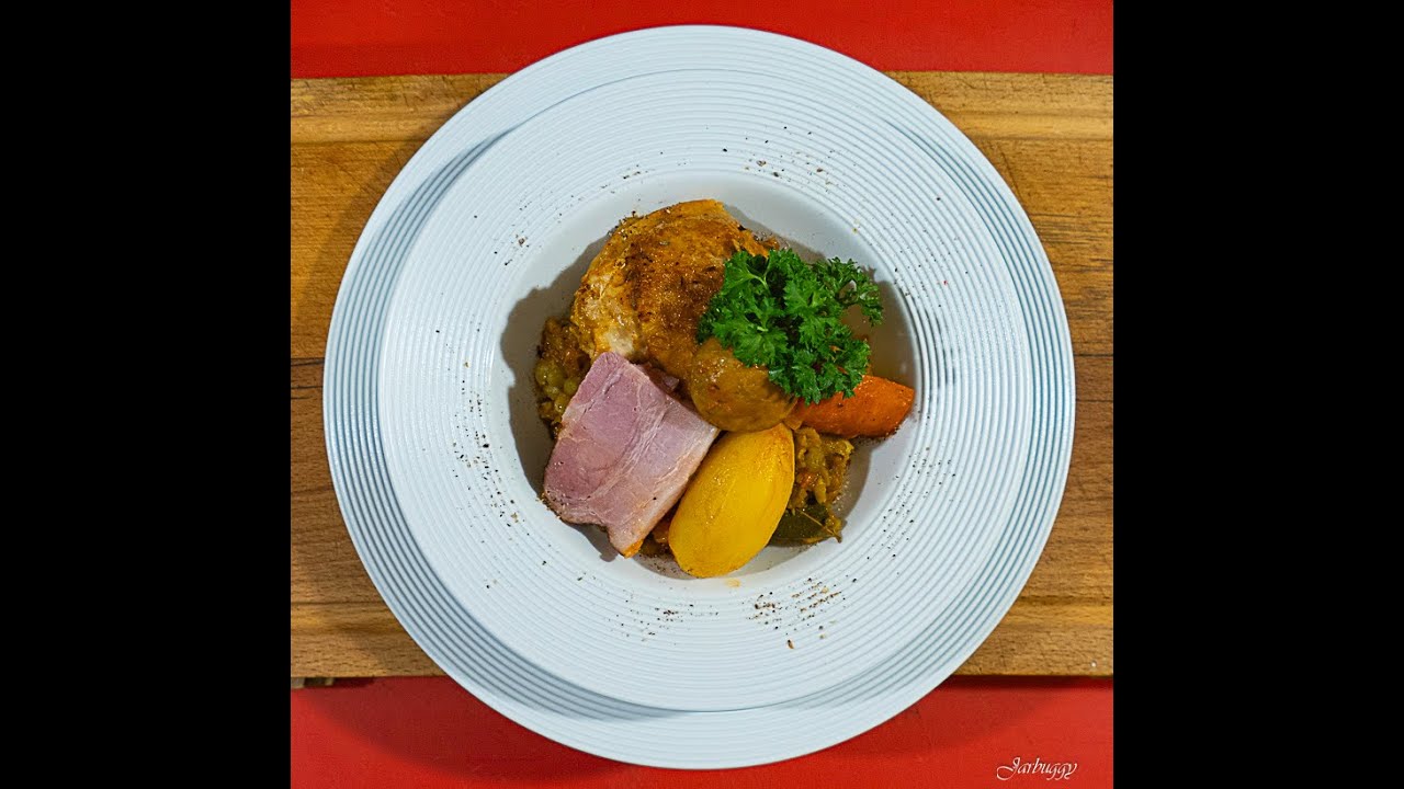 POULET & LARD FUME A LA POTEE DE POIS CASSES 