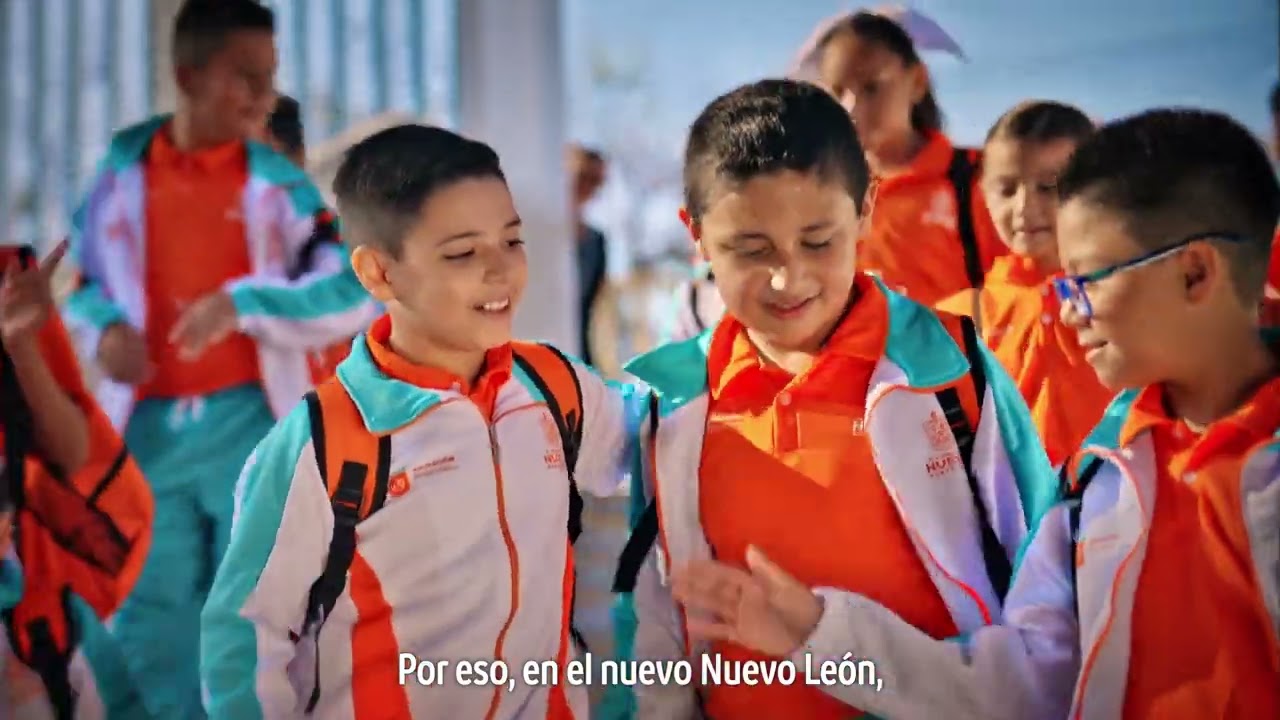 En Nuevo Le&oacute;n ayudamos con entrega de &uacute;tiles, uniformes y mochilas.