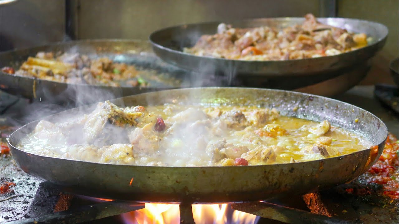 Lahore Street Food | Butt Karhai | Desi Murgh and Mutton Butter Karhai | Pakistani Street Food