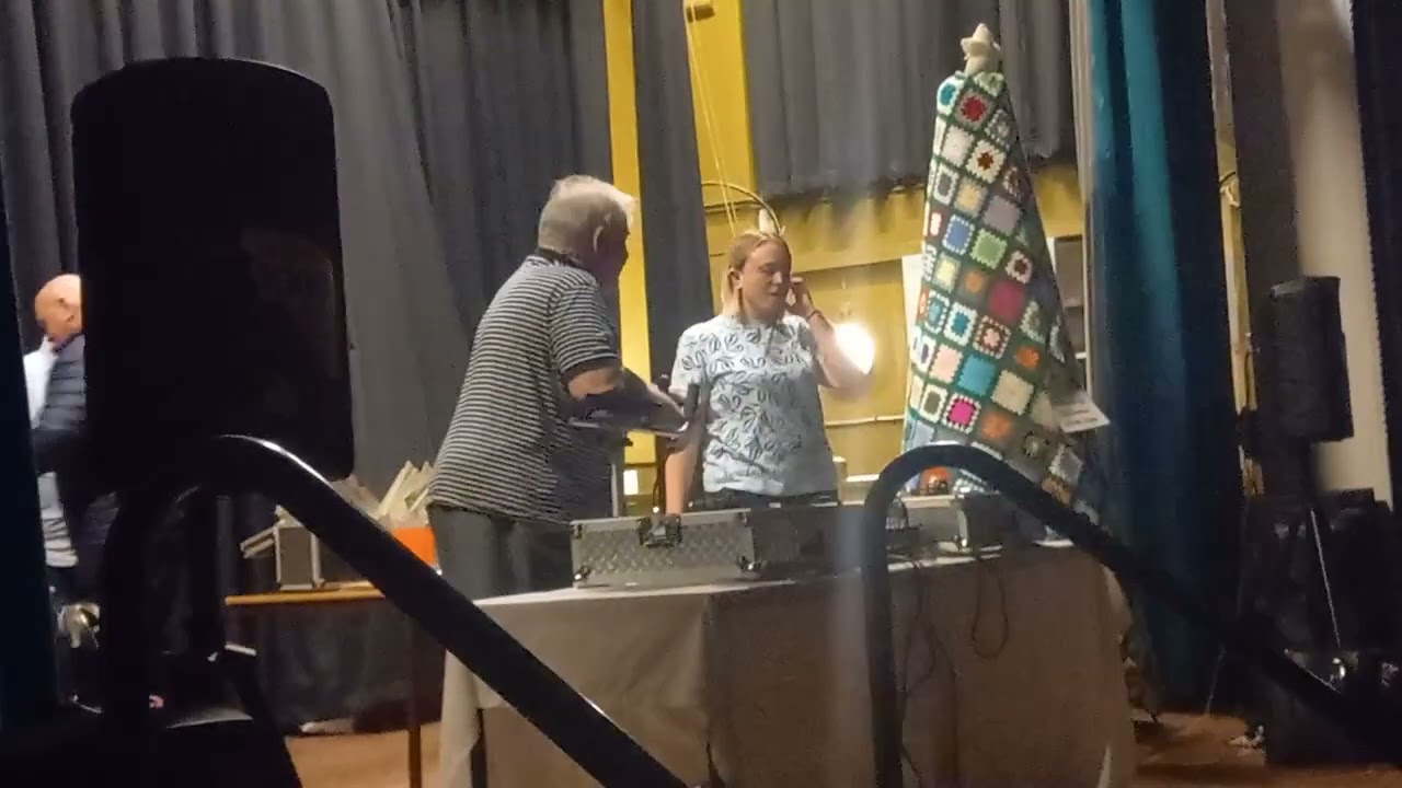 Darlaston Town Hall John Pugh and Natalie Nicholls .. Vondells    Hay Girl You've Changed 07-01-23