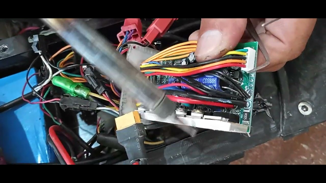 RoRoTEC reparacion monopatin electrico emove cambio de mosfet dañado