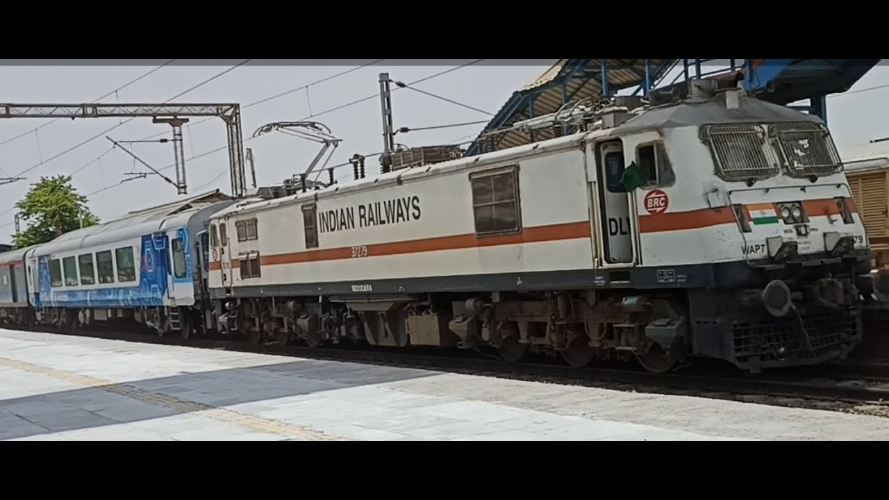 WOW, 😁 mmct-adi shatabdi express has 2 VISTADOME COACH. #Wap7 #railfununlimited #vistadome coach