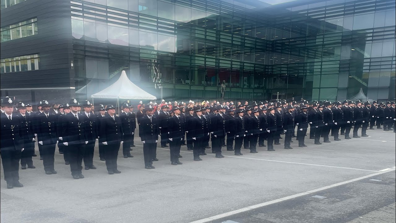 London police pass out parade