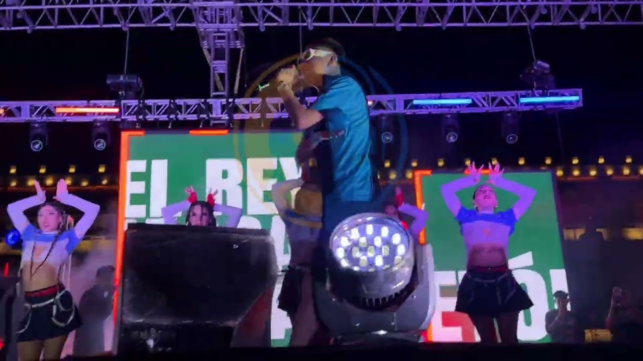 DANI FLOW &ldquo;QUE ROLLITO PRIMAVERA&rdquo; EN EL Z&Oacute;CALO DE LA CDMX