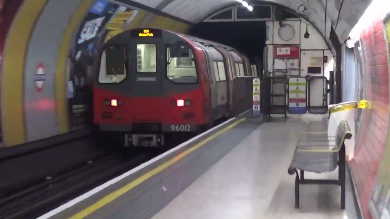 Jubilee Line trains at Green Park