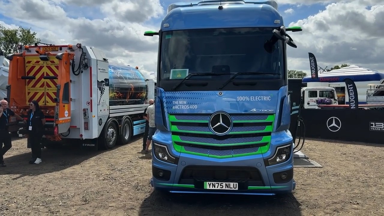 Mercedes-Benz eActros 400 (2026) &ndash; The Next-Gen 414 kWh Heavy-Duty Payload EV Champion! | RTX