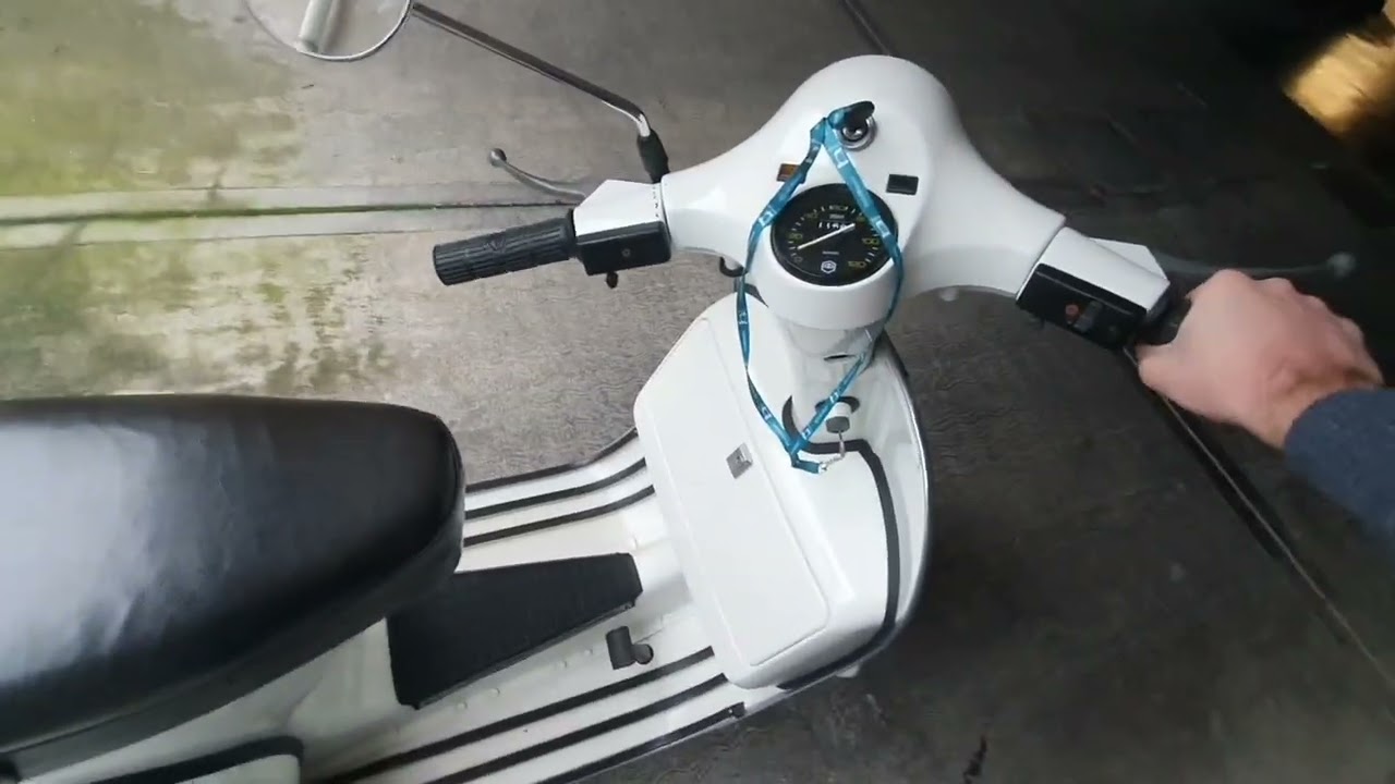 Vespa PX125E 1982 cold start  (partenza a freddo dopo 7 mesi di fermo)