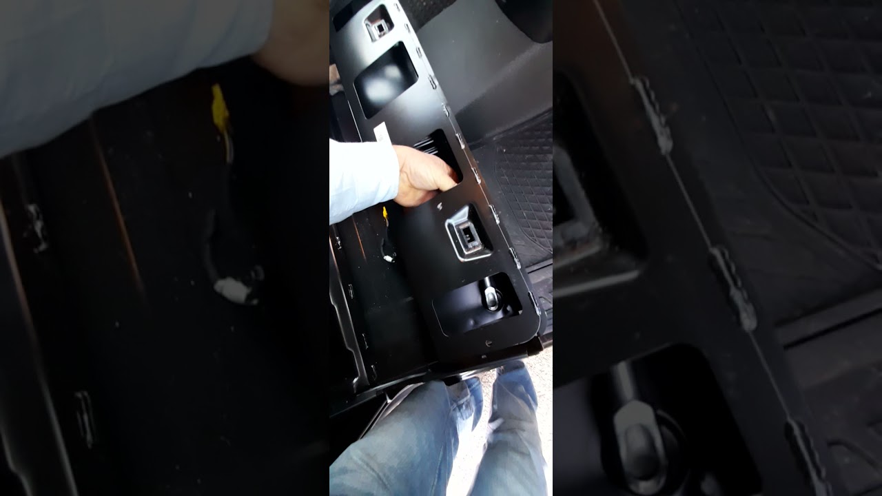 Como desmontar asiento doble de un mercedes vito w447  primera parte