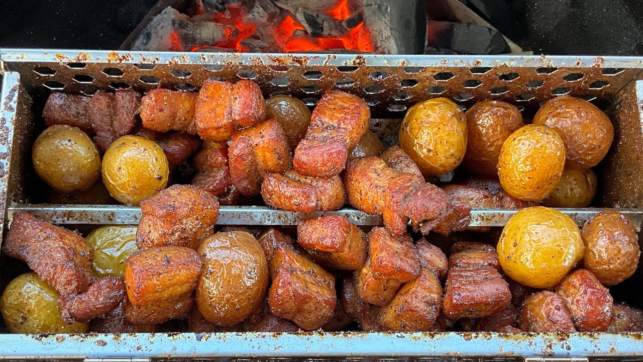 Только корзина для гриля с свиной грудинкой и картофелем