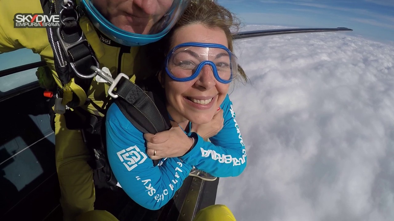 Skydive Empuriabrava 1er salto tandem Yasmina (paracaidismo Catalunya)