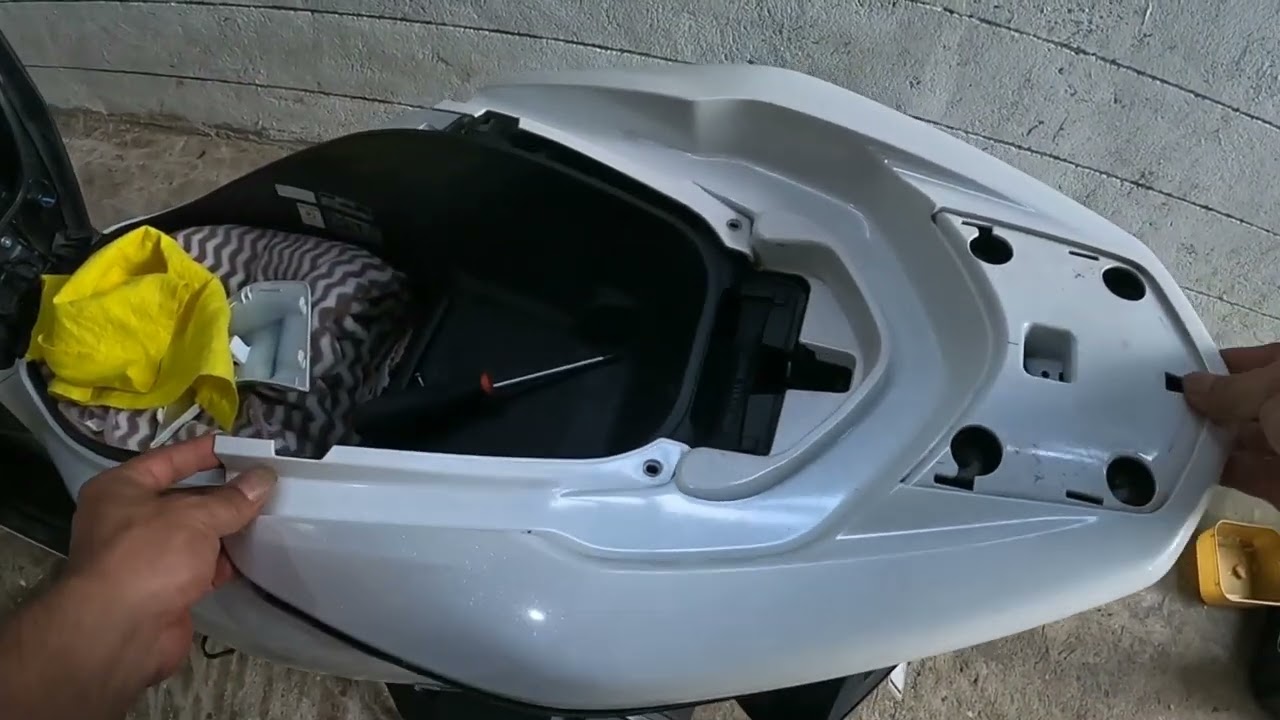honda pcx top box installation