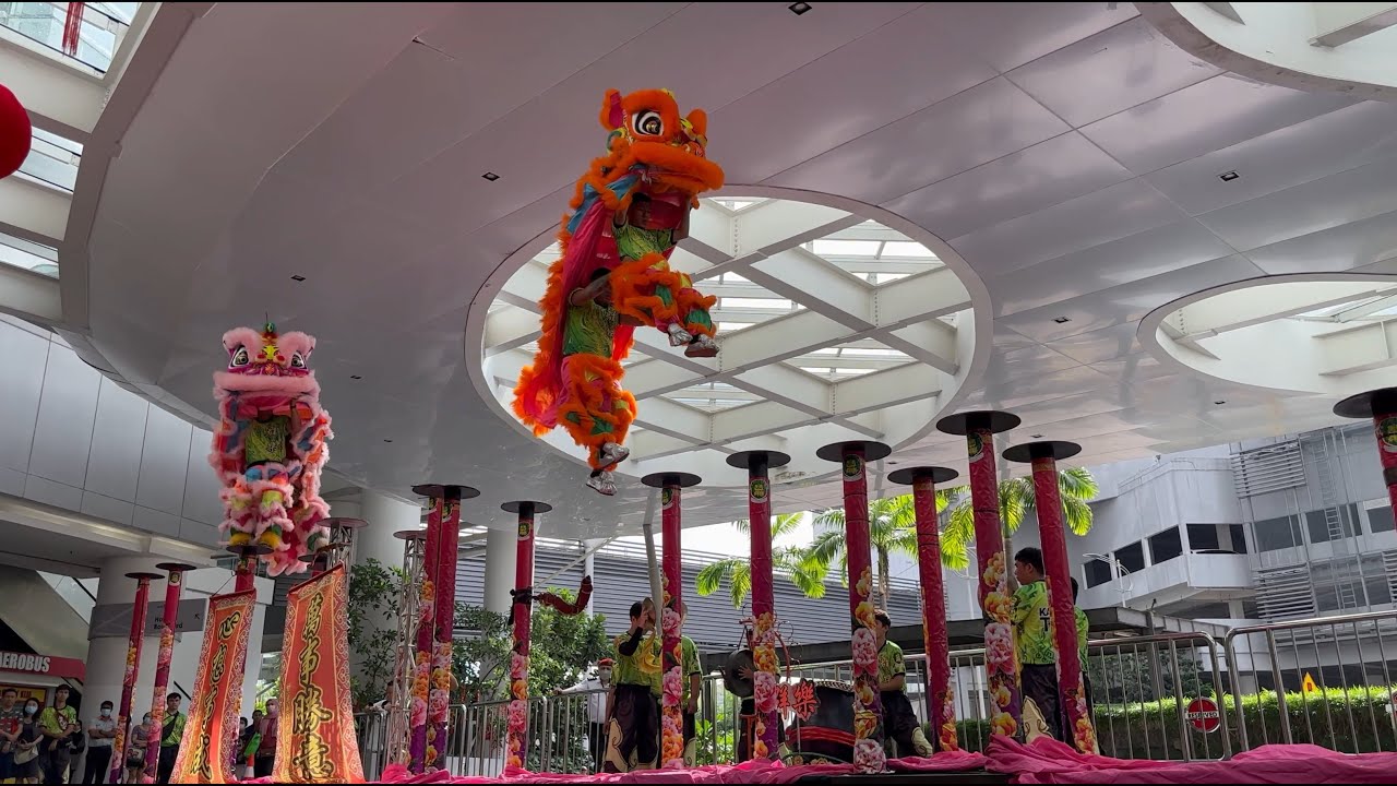 CNY 2023 ~ Acrobatic Lion Dance (舞狮高桩表演 M&uacute;a L&acirc;n) by Khuan Loke 群樂 @ Paradigm Mall (21/1/2023) 4k60p