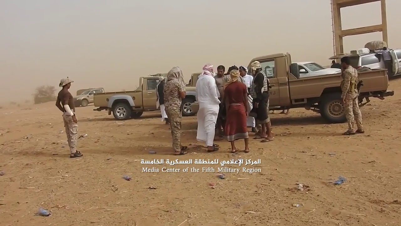 شاهد ..
برئاسة الشيخ محمد صبار الجماعي..وفد من مشائخ محافظة حجة يزور منطقة الجعدة المحررة ويدعو أبنا