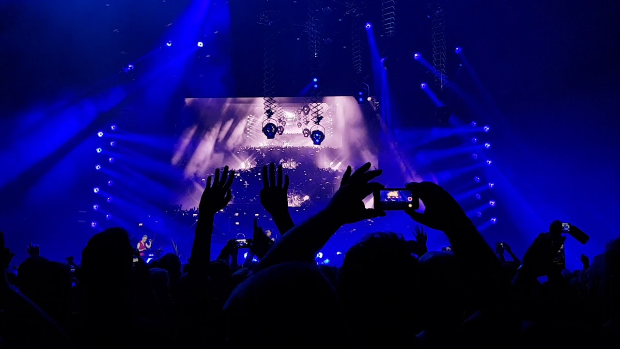 Depeche Mode - 19.01.2018 Everything Counts Live at Mercedes Benz Arena in Berlin 2nd Night HD