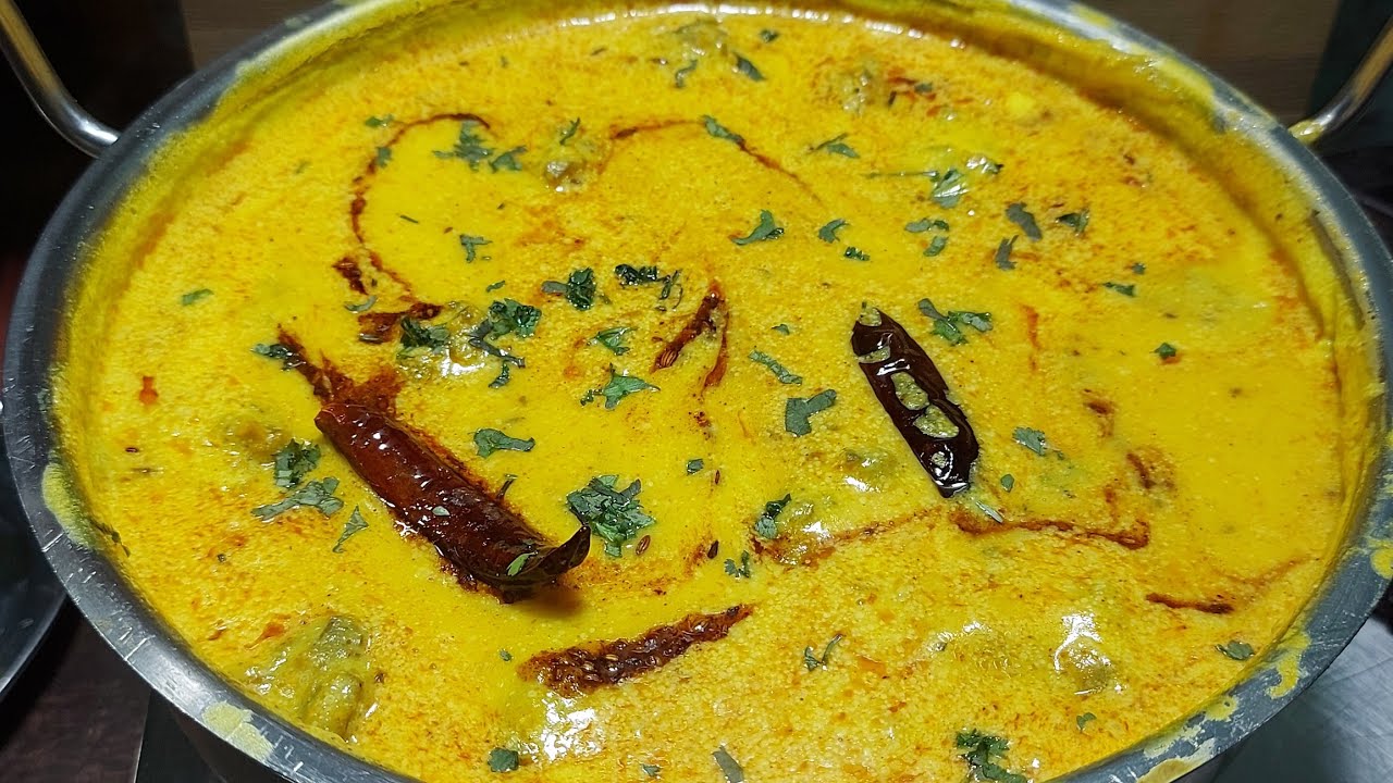 कडी बनाने का एकदम नया और अनोखा तरीका ||पालक की पकौड़ी बाली कडी ||ArtiRajputkichen 