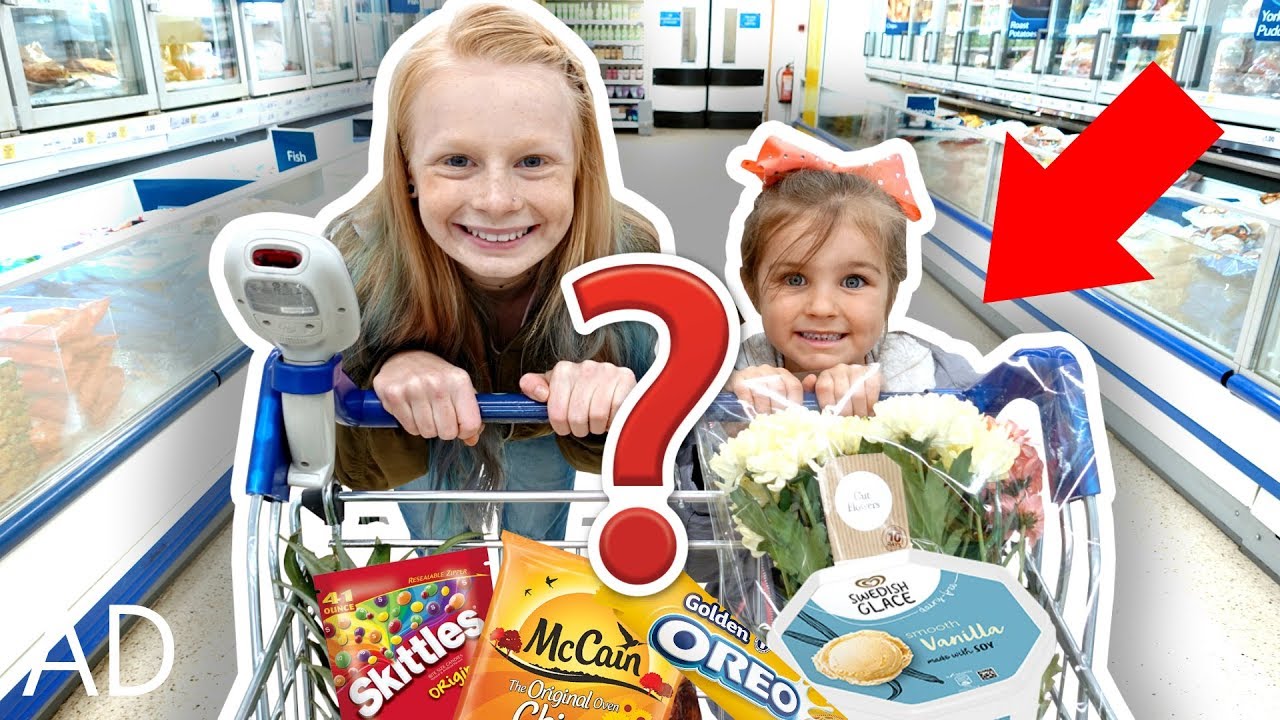 KIDS GROCERY SHOPPING CHALLENGE | Family Fizz