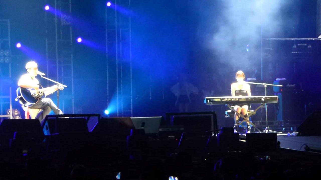 FNC Kingdom in HK - Hongki + Yuna Duet Chandelier