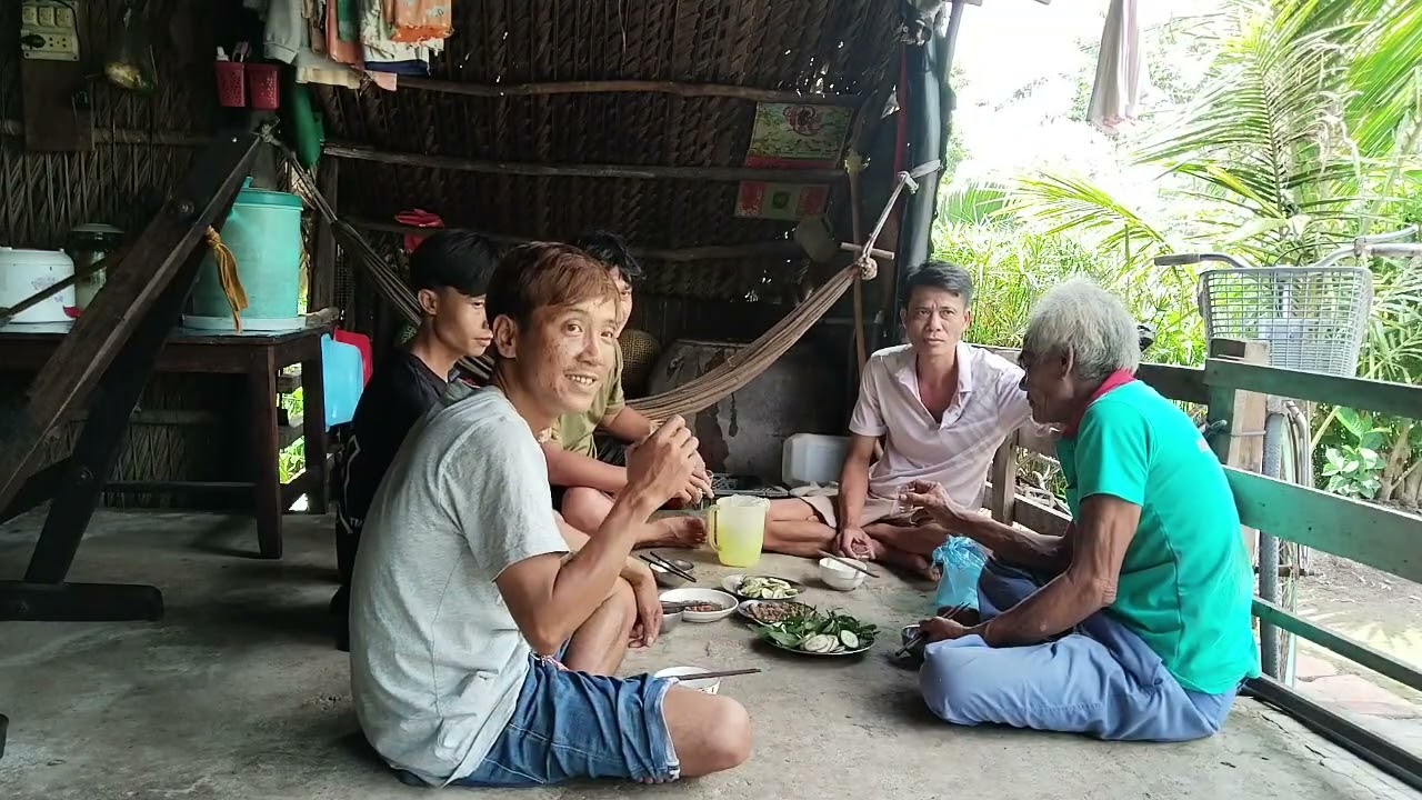 Mấm Cá Sặc Và Hột Vịt Lộn Luộc.