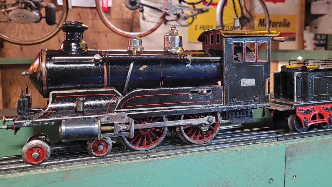 Firing up a Vintage 1908 Märklin steam locomotive E 4021 gauge 1