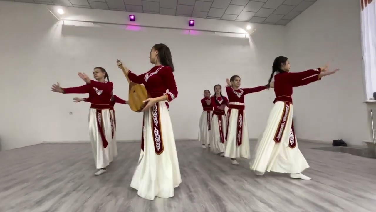 Танцевальный коллектив 