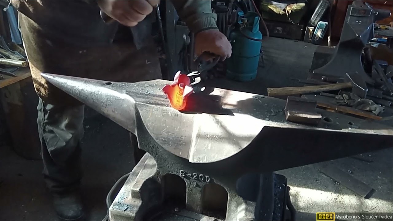 Medieval berded ax      -Středověká tesařská bradatice