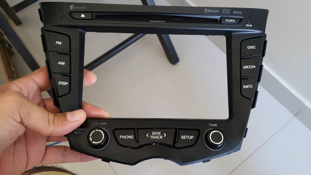 Multimídia do Veloster: botões frouxos? Moldura preta folgada? Saiba como resolver!
