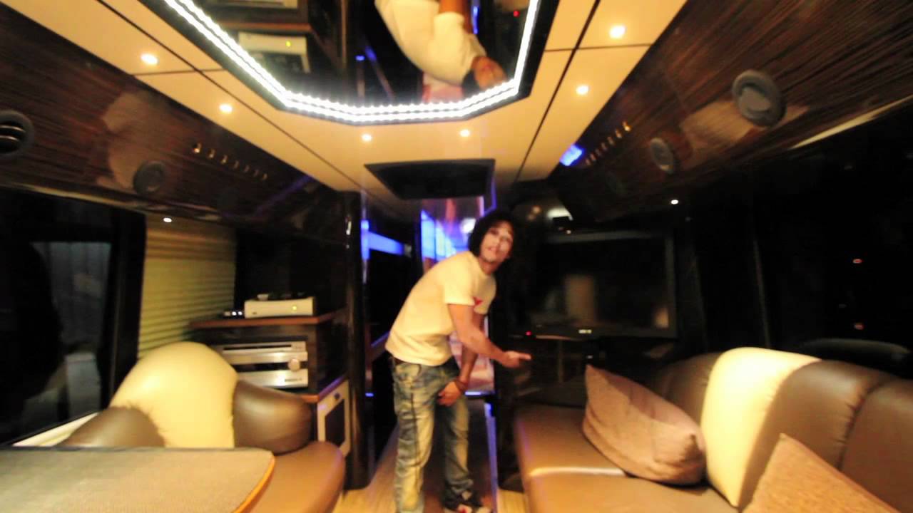 MTV CRIBS - Luke Broadlick Femme Fatale Tour