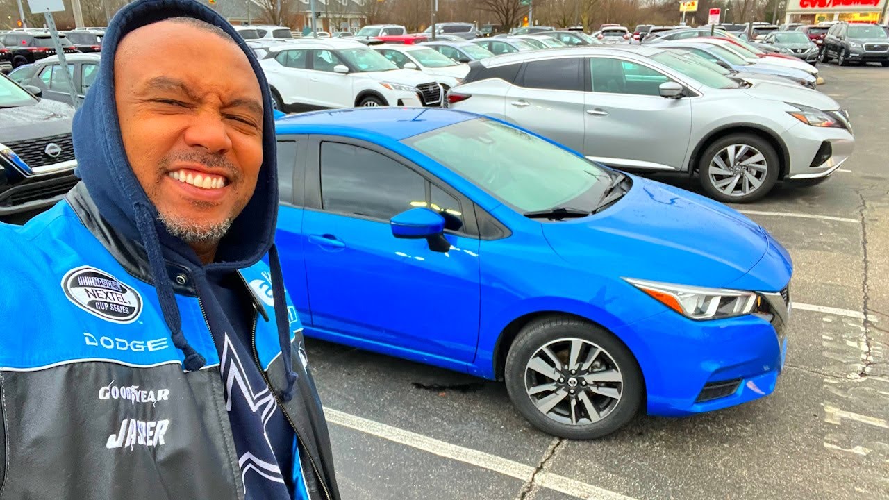 REVIEWING THE NEW NISSAN VERSA SV - A Budget Pocket Rocket!!