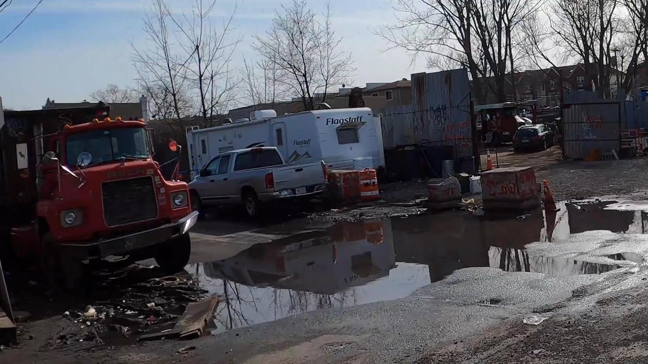 Cycling NYC : Astoria, Queens to The Hole (Most RUNDOWN Neighborhood?)