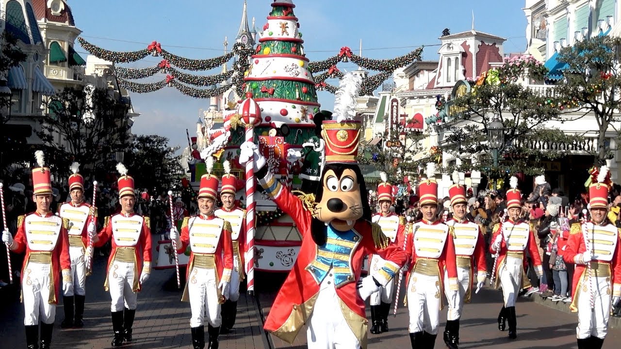 First Christmas Parade 2019 in 4K at Disneyland Paris