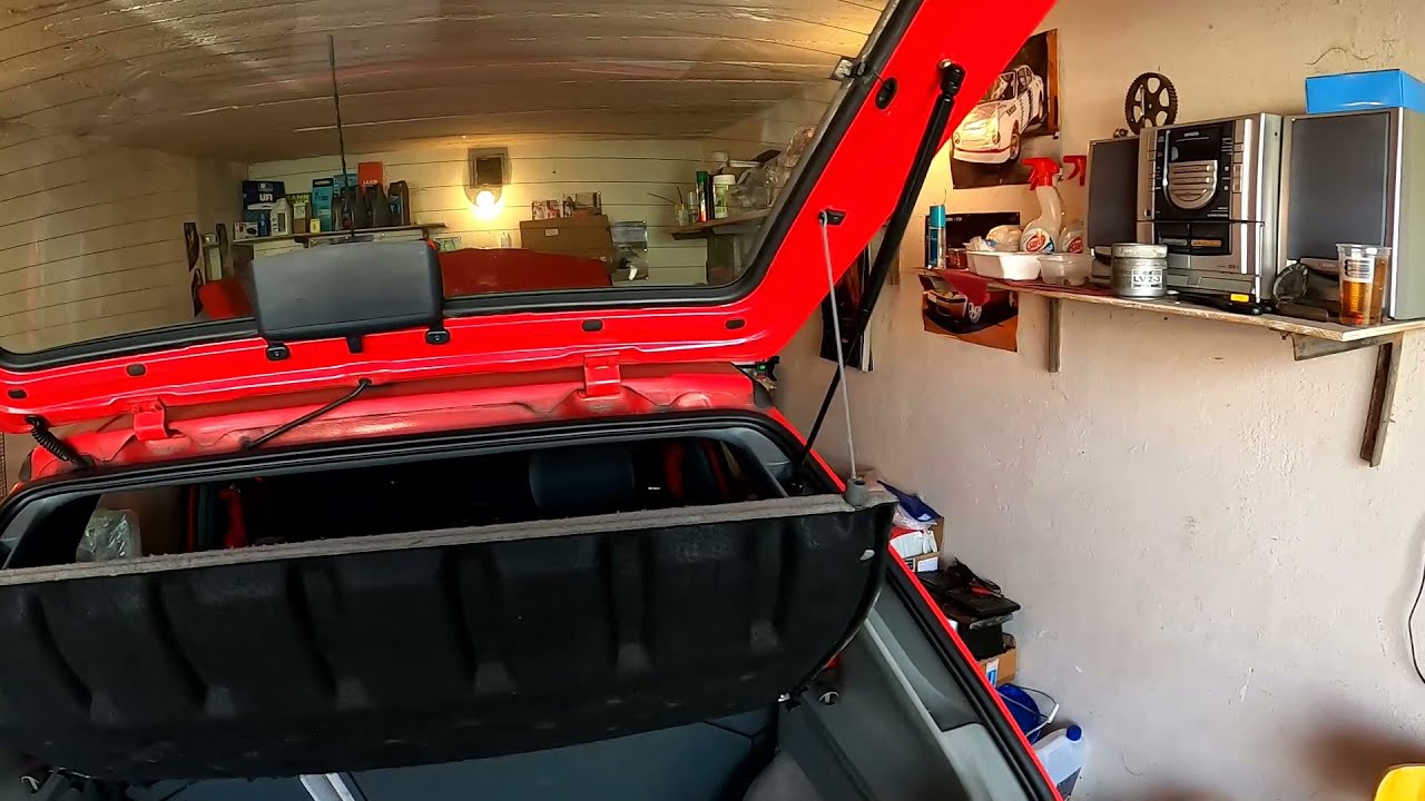 Spící Škoda Felicia 1.6 GLX v garáži