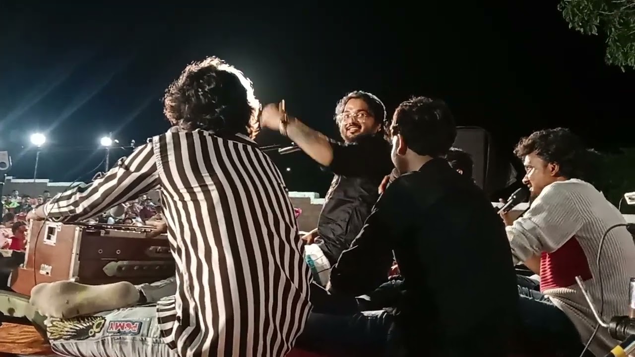 म्हातारी झाली तरी आयटम दिसते ग.... समर्थक शिंदे...