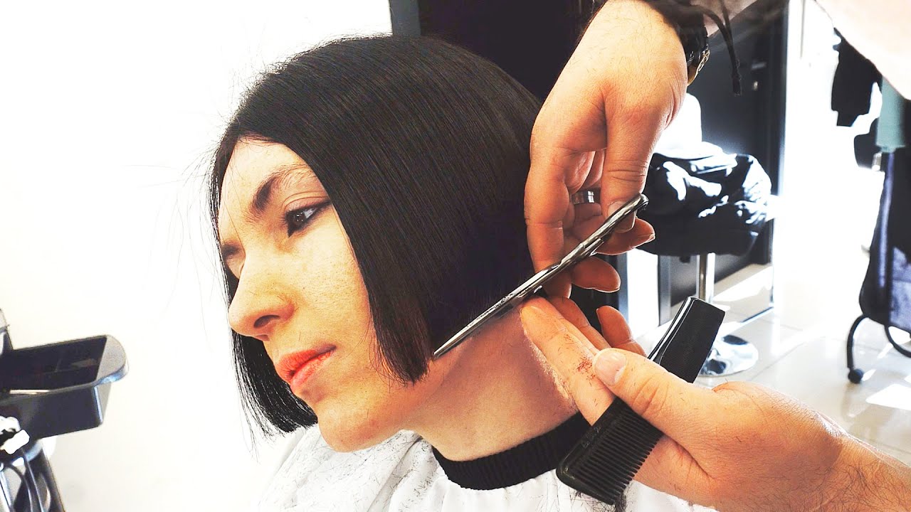 SUPER HAIRCUT | SHORT CHIN LENGTH STACKED BOB