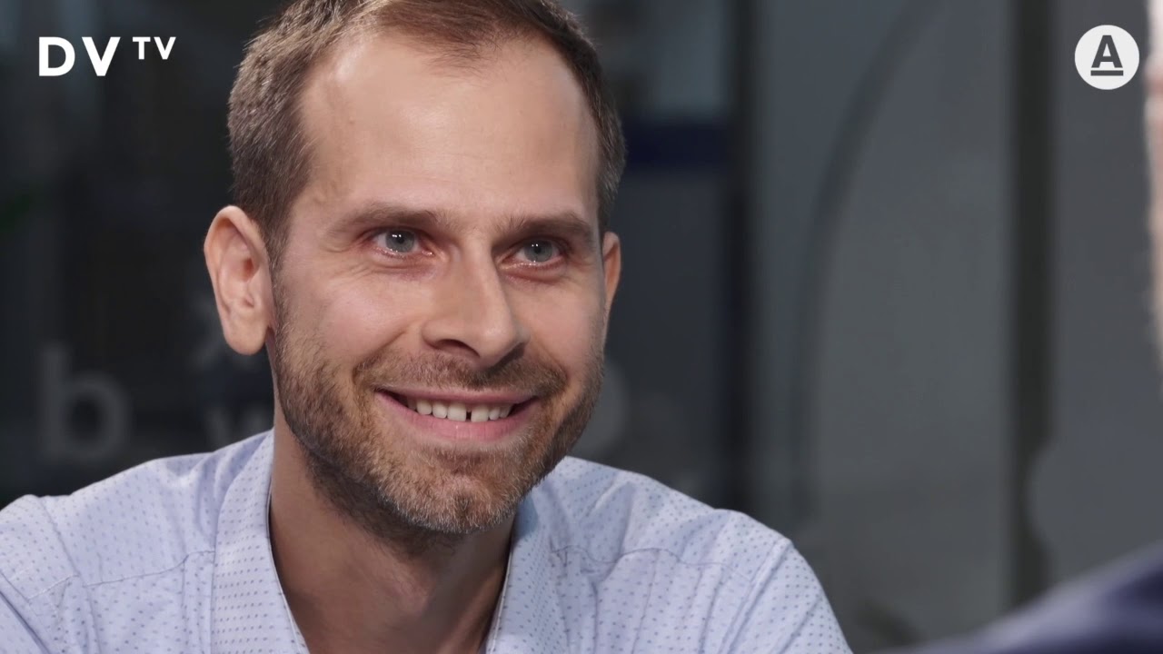 Pravda je jen vtip, který myslím vážně, jsem jen měnící se proud vědomí, říká Charvát
