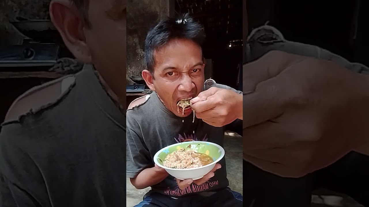 Makan baso lagi. 
