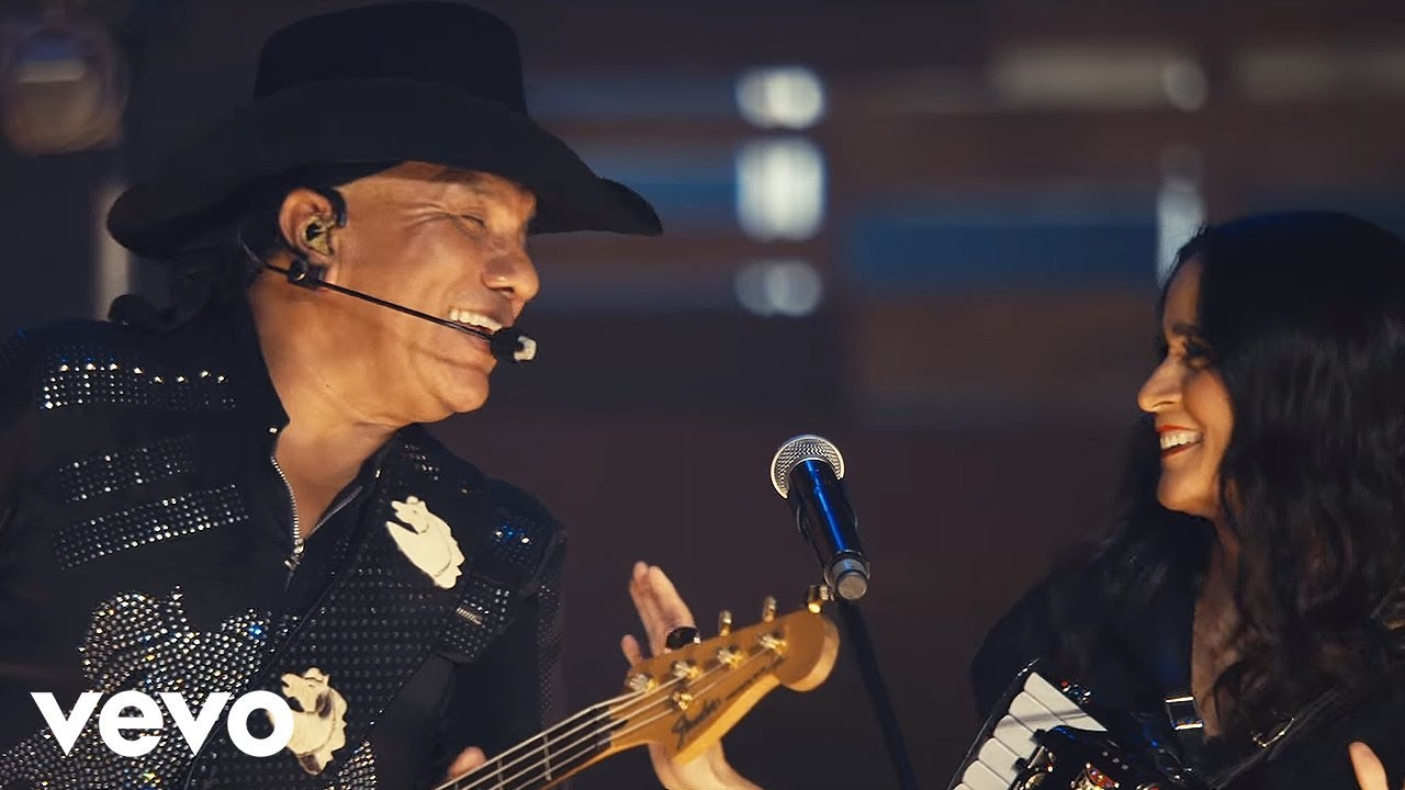 Bronco - Adoro ( Primera Fila ) (En Vivo) ft. Julieta Venegas