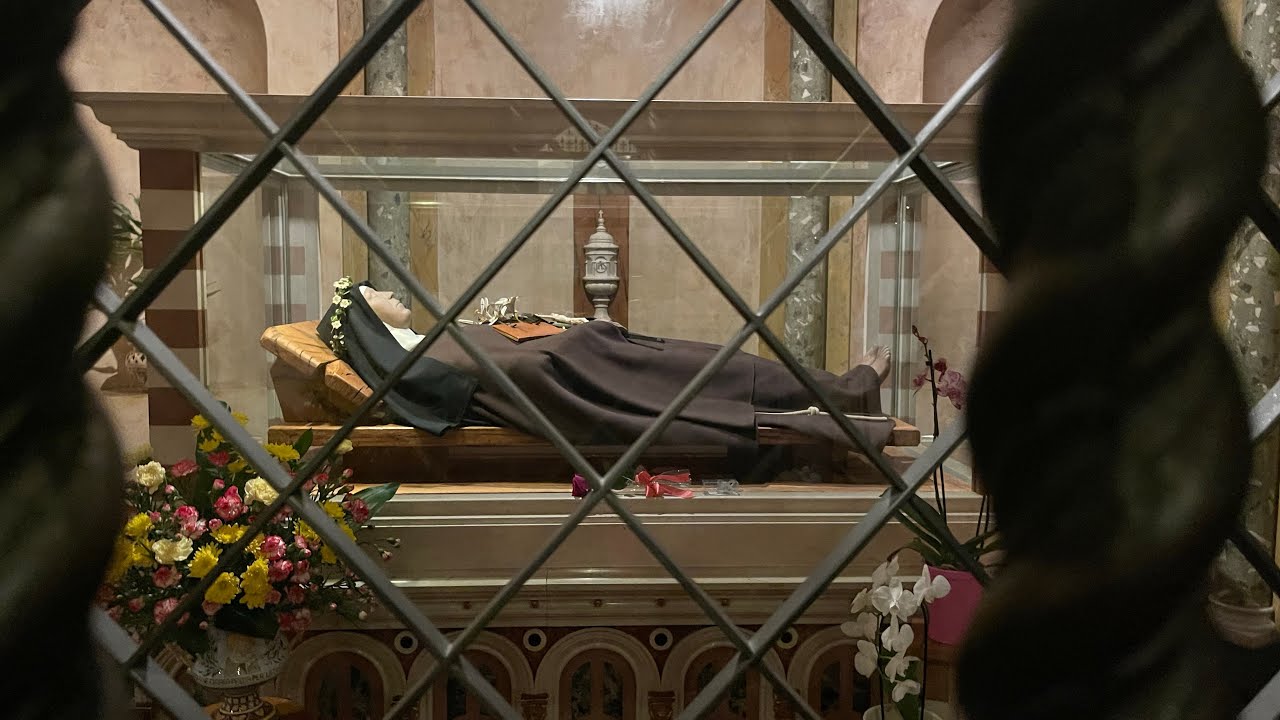 SPECIAL TOUR ASSISI - VISITING THE TOMB OF SAINT CLAIRE